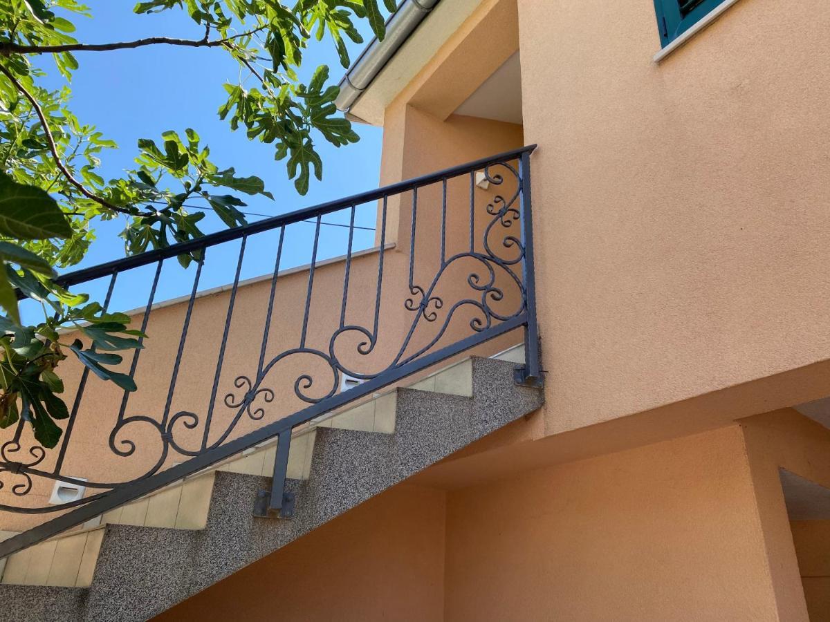 Guest House Lorenta Водице Екстер'єр фото